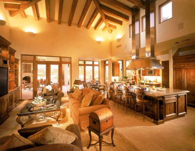 great room, Sandal
